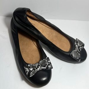 Vionic Spark Zelda NPA Black Ballet Flat 10 Leather Snake Print Bow Arch Support